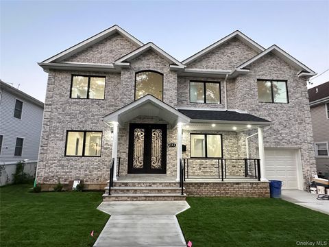 244 Andrews Road Mineola NY 11501