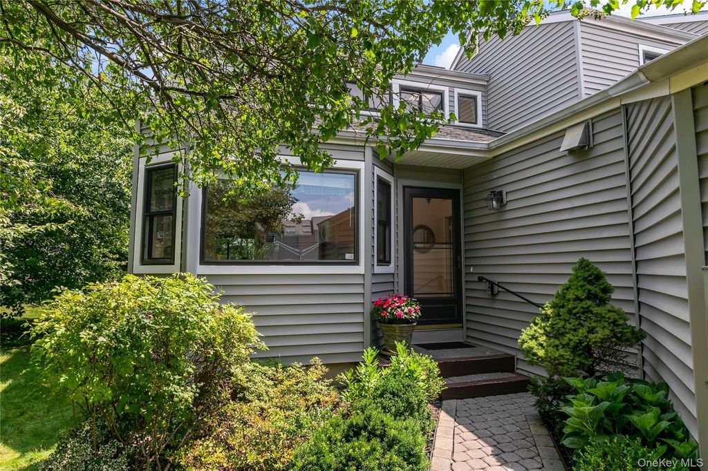 Photo of 191 Horseshoe Circle, Ossining, NY 10562 (MLS # 1018107)