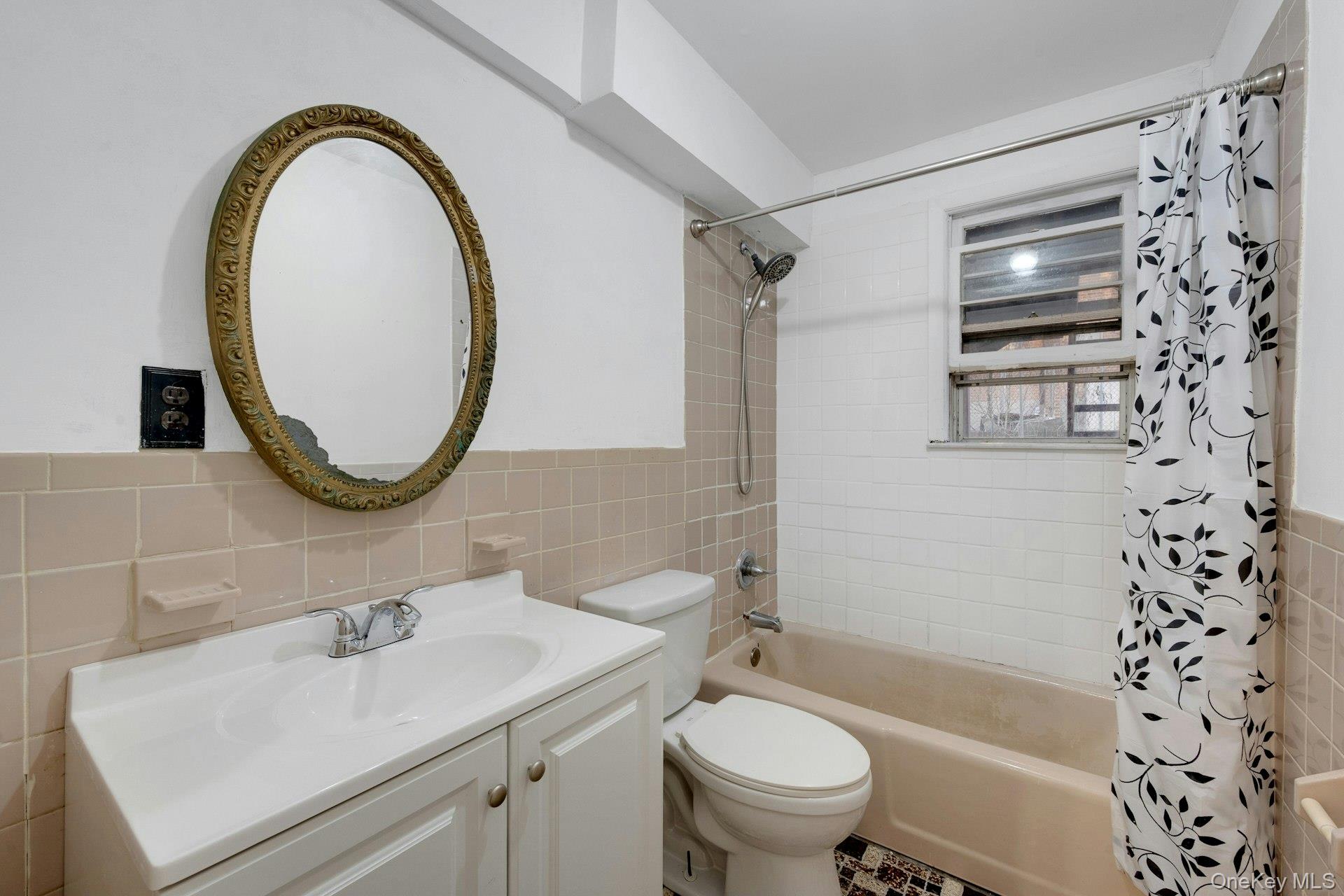 Yonkers, New York 10710, United States, 5 Bedrooms Bedrooms, ,3 BathroomsBathrooms,Residential,Active,253999