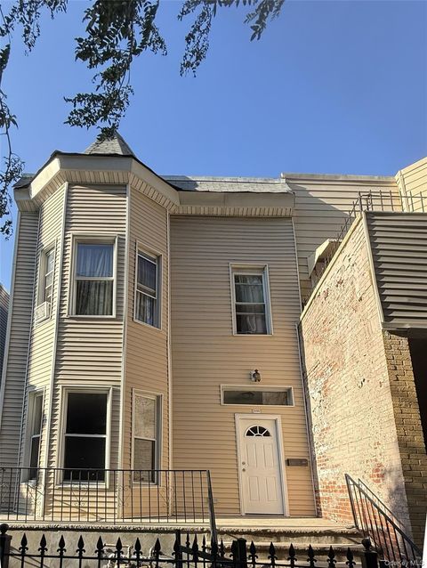 Apartment For Rent - 779 E 183rd Street<br/> Bronx, NY 10460