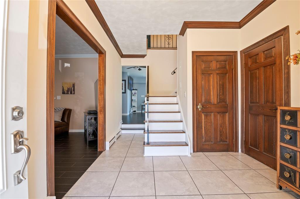 1120 Carlls Straight Path, Dix Hills, New York image 4