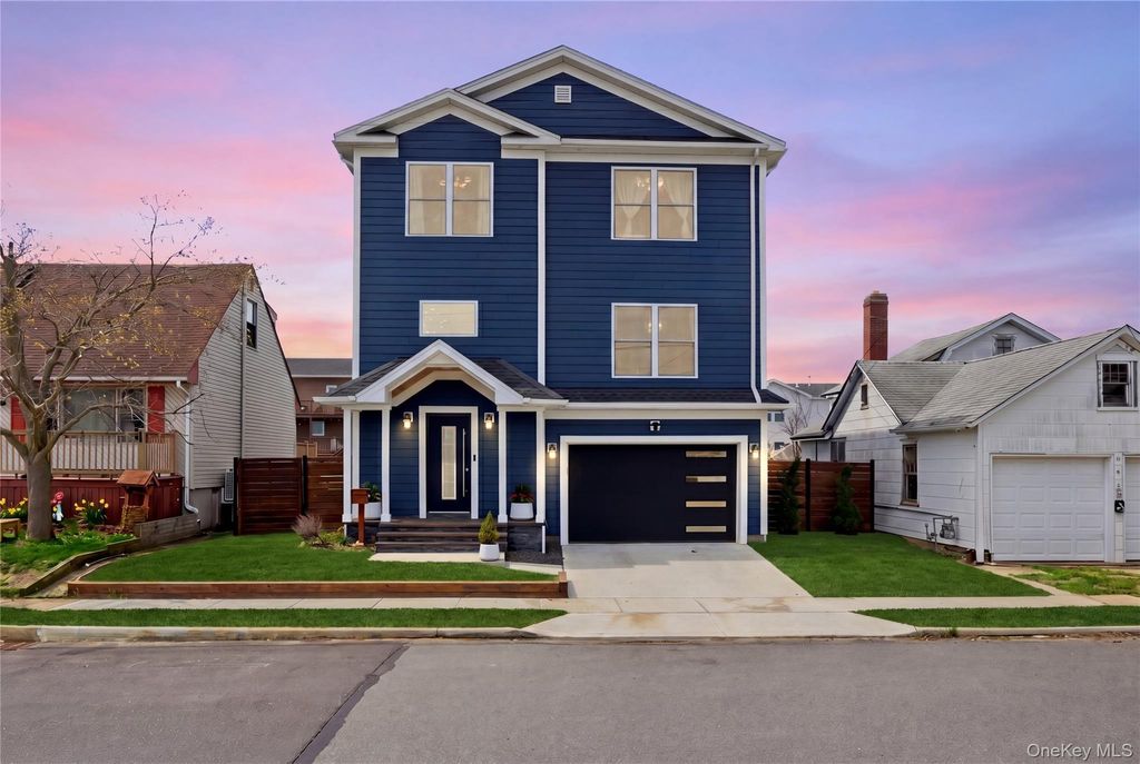 Photo of 909 S 5th Street, Lindenhurst, NY 11757 (MLS # 988021)