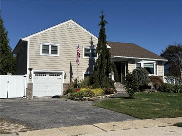 3681 Richard Lane Wantagh NY 11793
