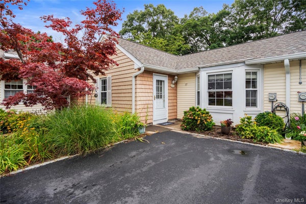 17 REVERE DR, SAYVILLE, NY 11782 - Image e4bf30afe683d3df9eb703601ac5e17f/3338211295