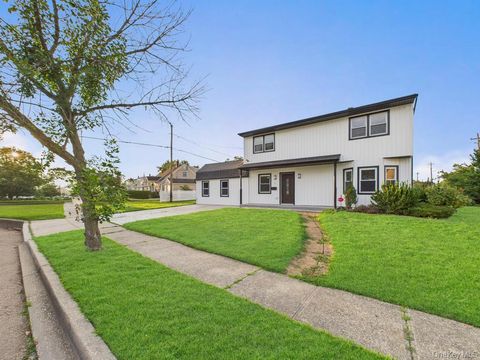 49 Griddle Lane Levittown NY 11756