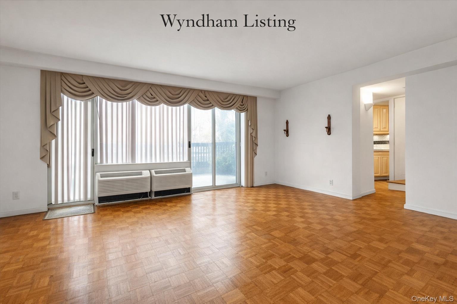 100 Hilton Avenue M3