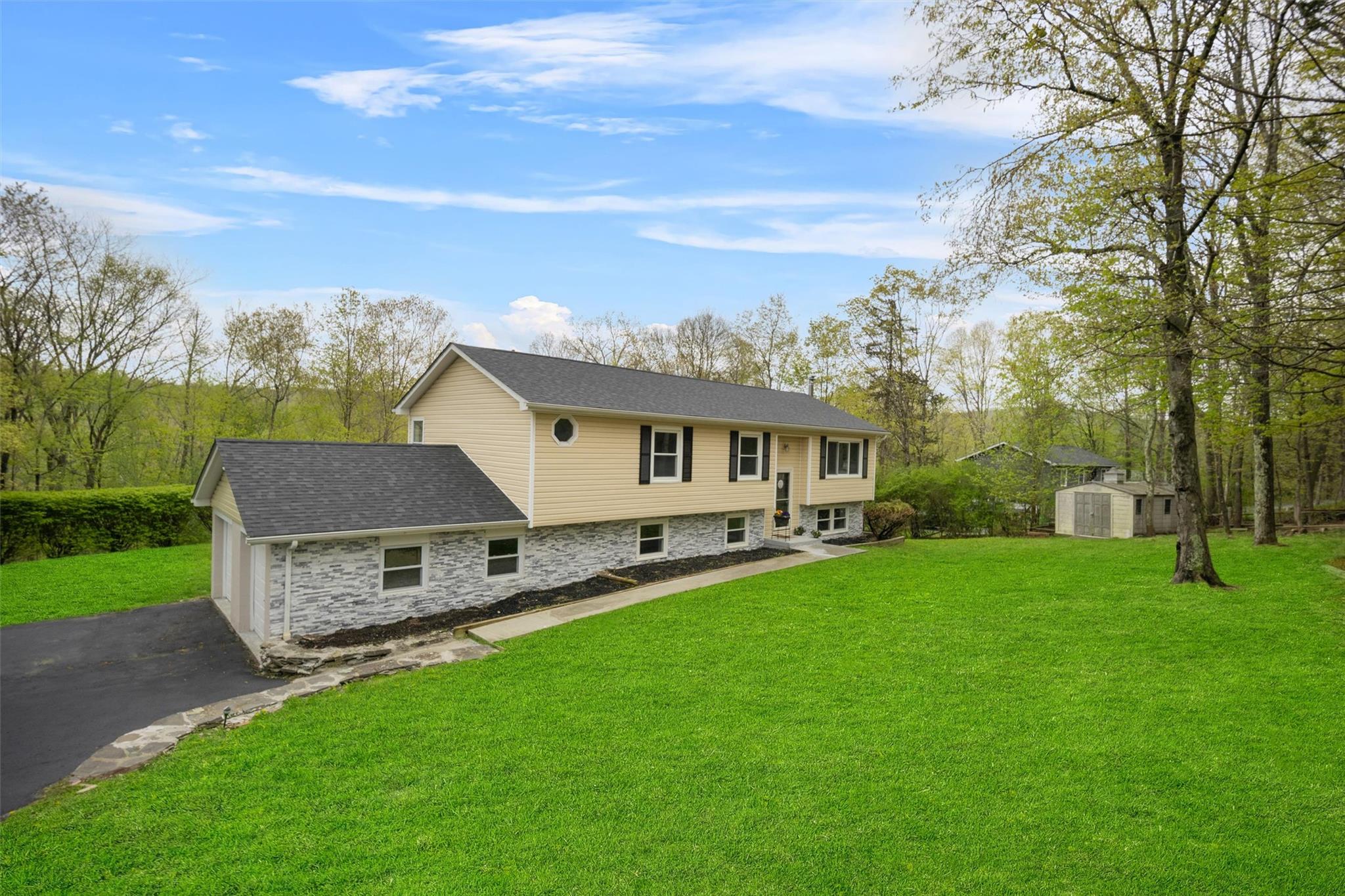 122 Susan Drive, Poughquag, New York image 2