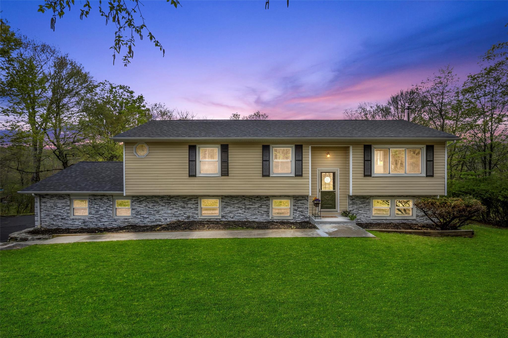 122 Susan Drive, Poughquag, New York image 1