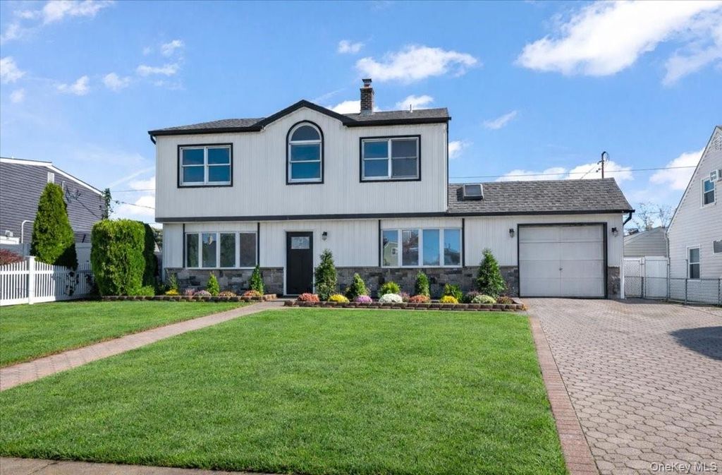 Photo of 89 Ridge Lane, Levittown, NY 11756 (MLS # 963774)