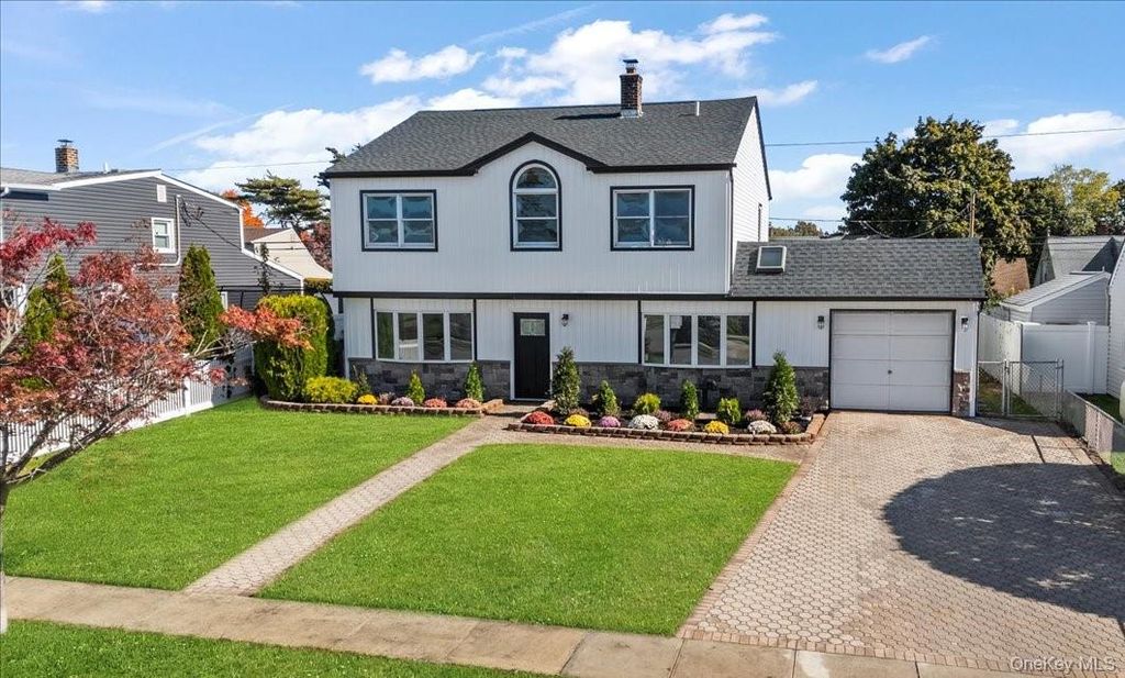 Photo of 89 Ridge Lane, Levittown, NY 11756 (MLS # 963774)