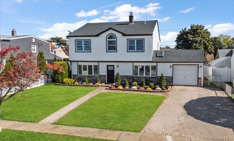 89 Ridge Lane Levittown NY 11756