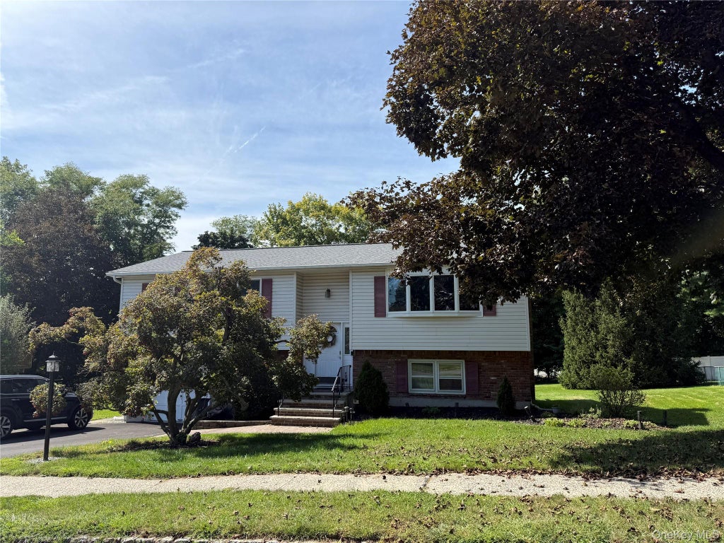 Photo of 96 Lake Nanuet DR, Nanuet, NY 10954 (MLS # 1047412)