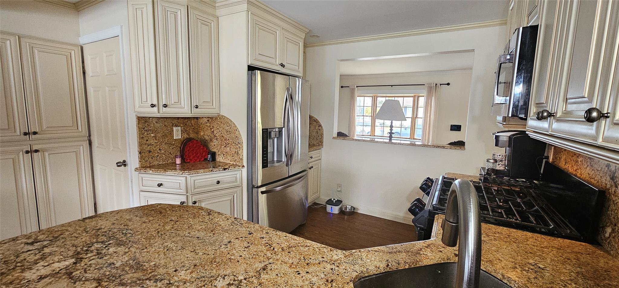 28 Leibrock Avenue, Lindenhurst, New York image 16