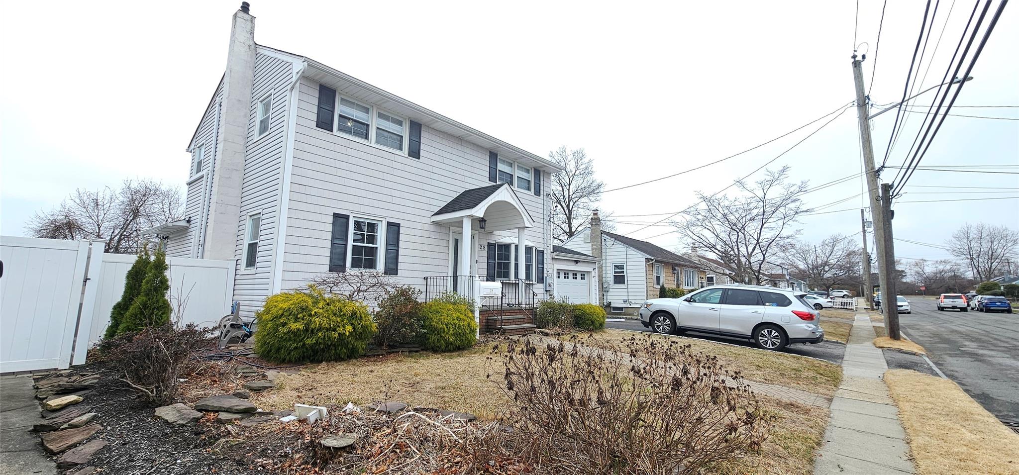 28 Leibrock Avenue, Lindenhurst, New York image 3