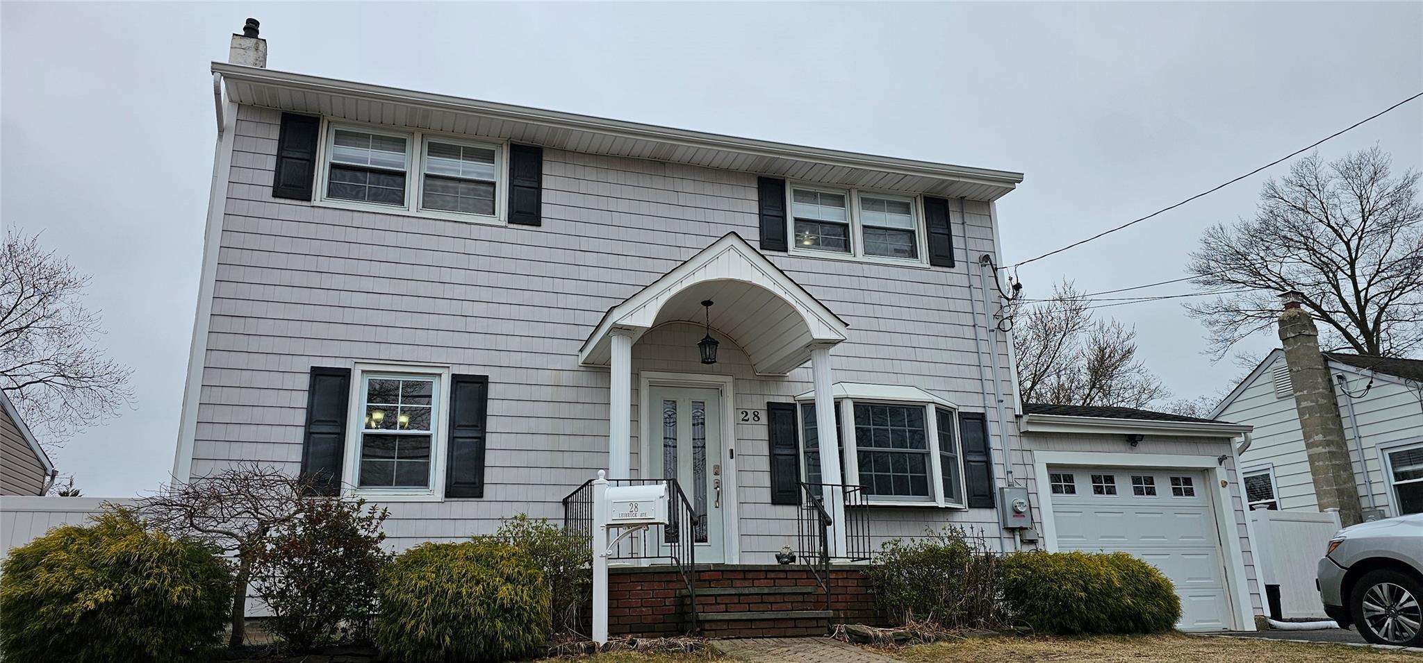 28 Leibrock Avenue, Lindenhurst, New York image 2