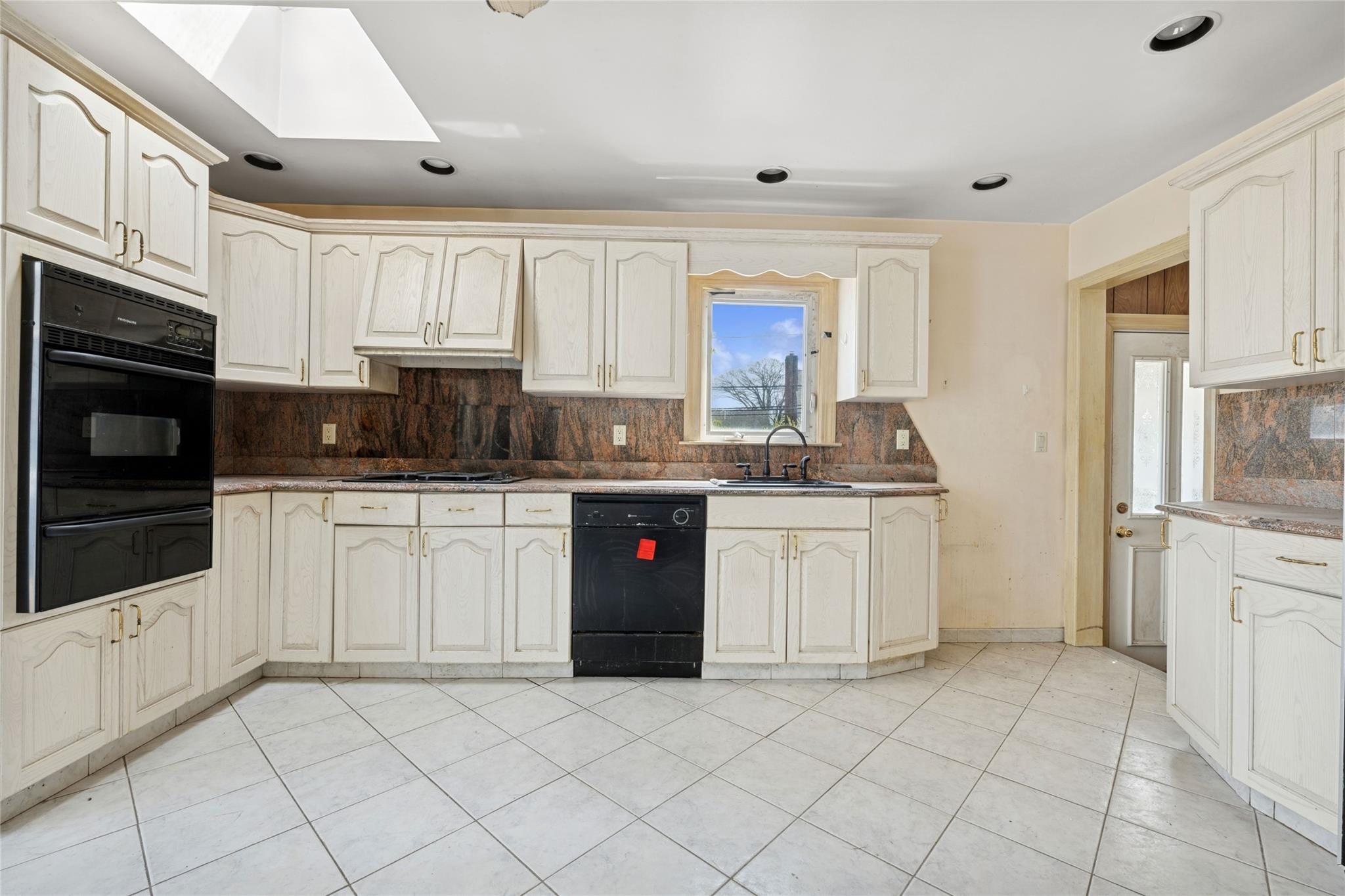 230 Roslyn Road, Mineola, New York image 12