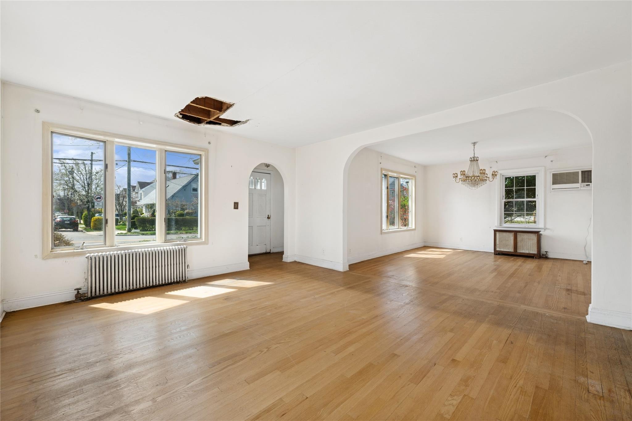 230 Roslyn Road, Mineola, New York image 3
