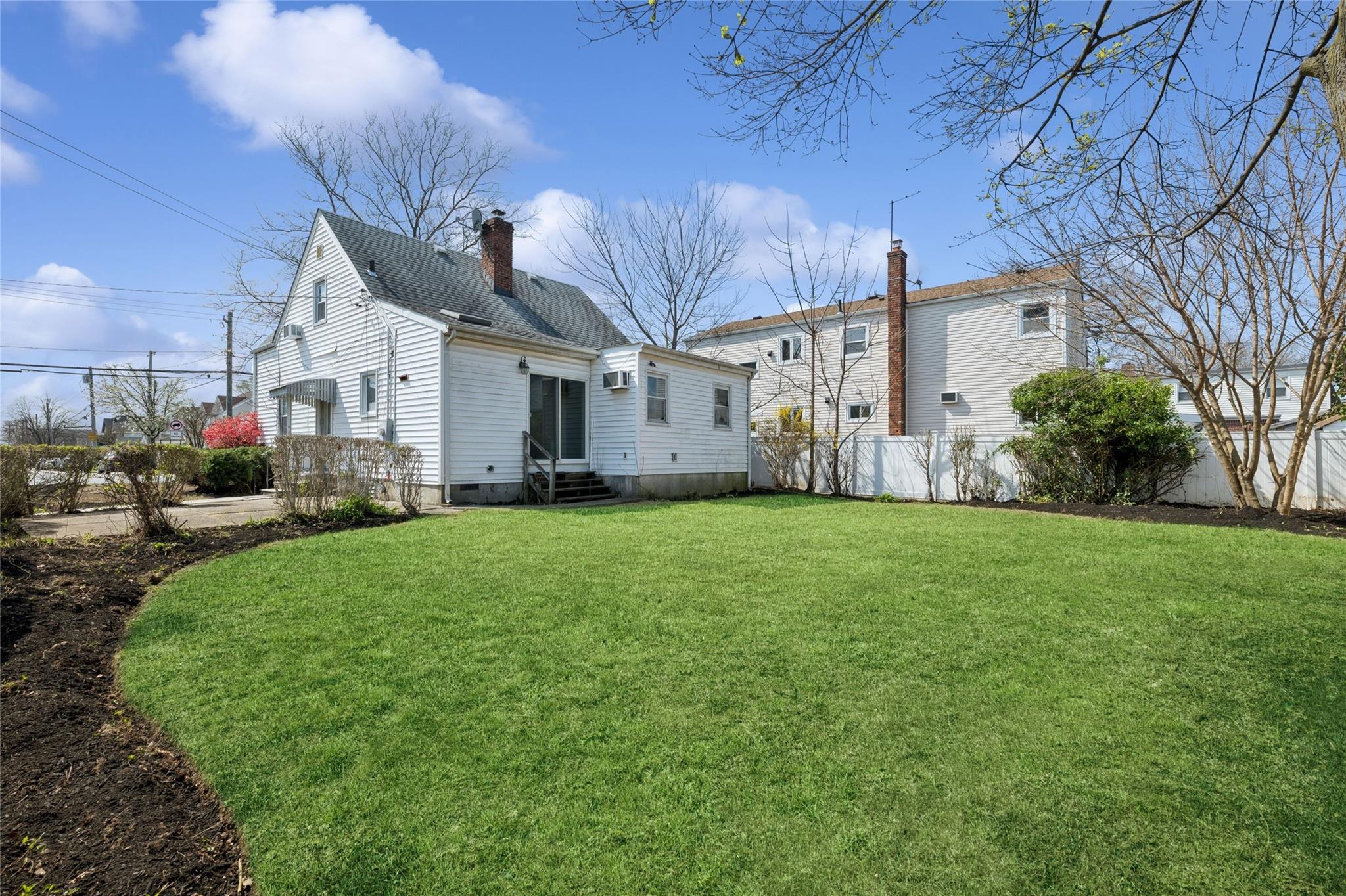 230 Roslyn Road, Mineola, New York image 23