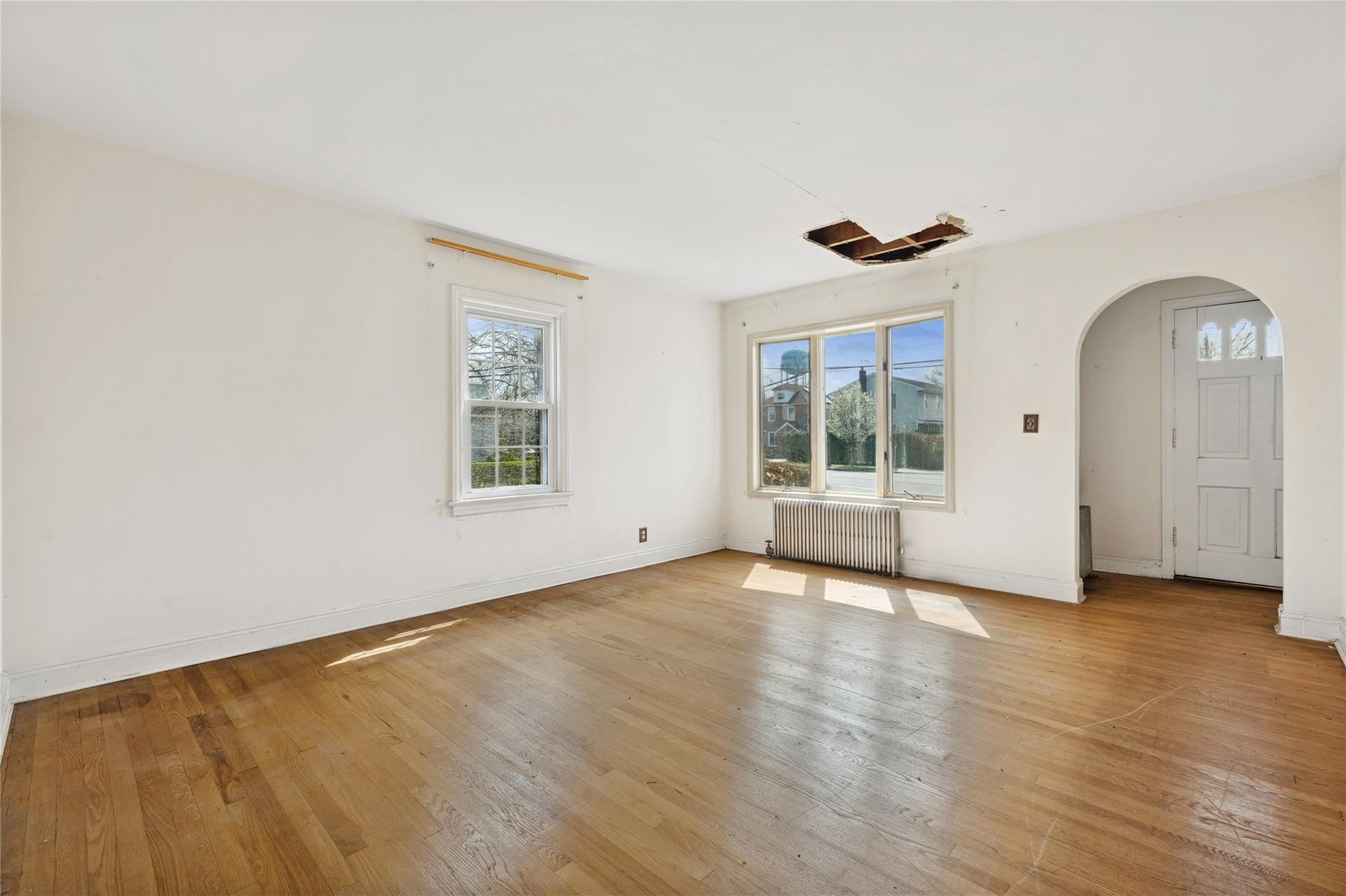230 Roslyn Road, Mineola, New York image 5