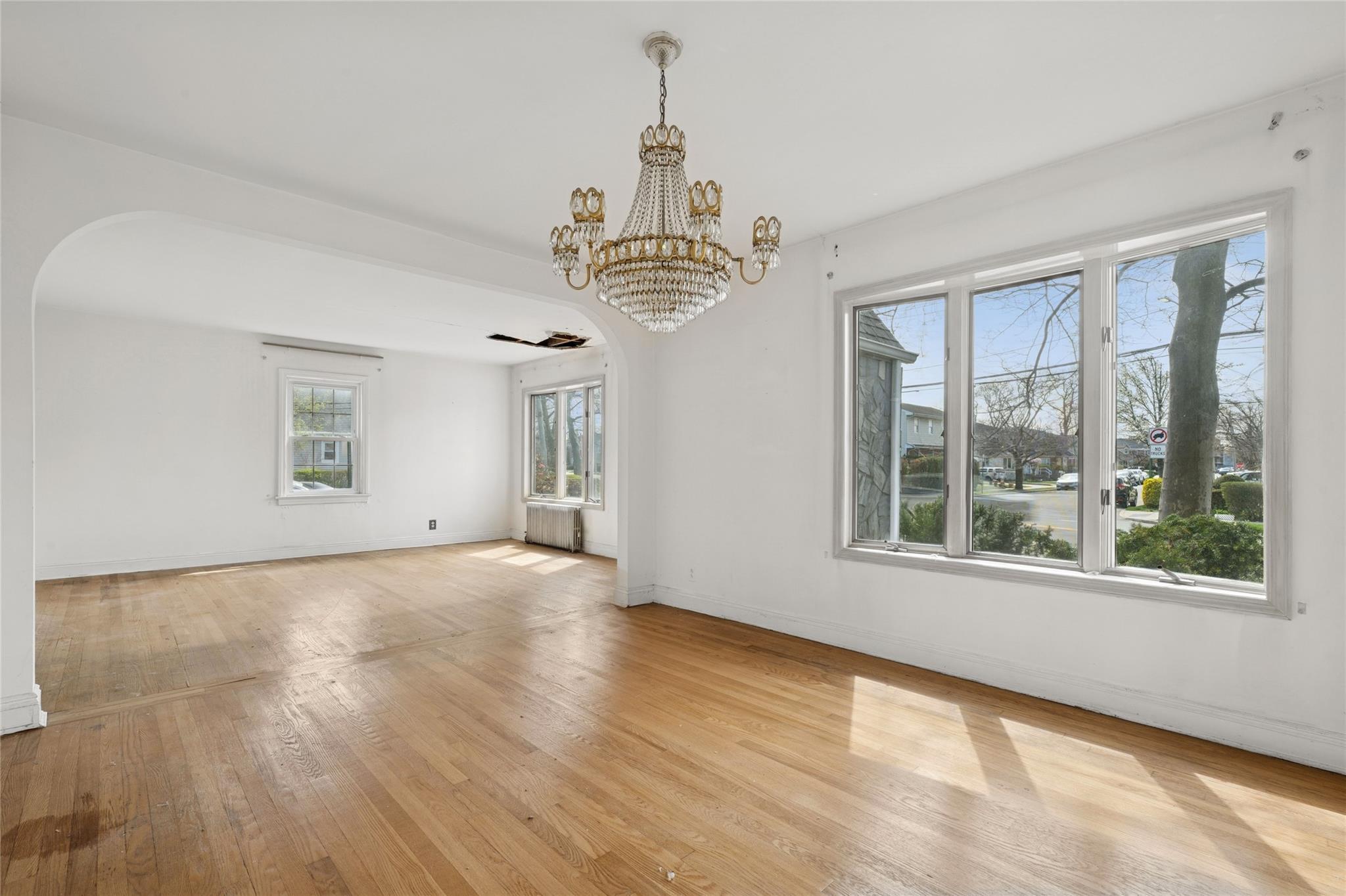 230 Roslyn Road, Mineola, New York image 8
