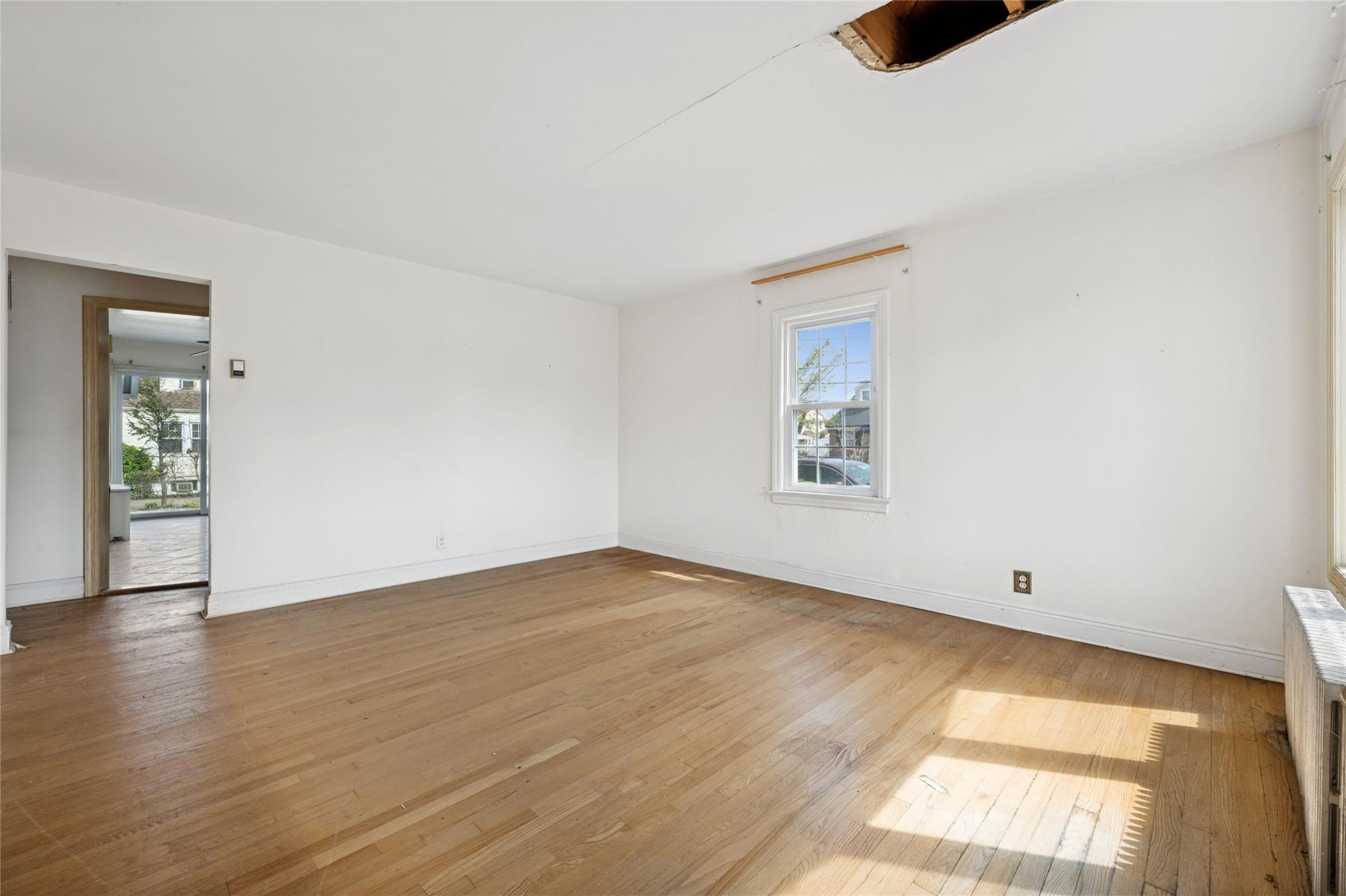 230 Roslyn Road, Mineola, New York image 4