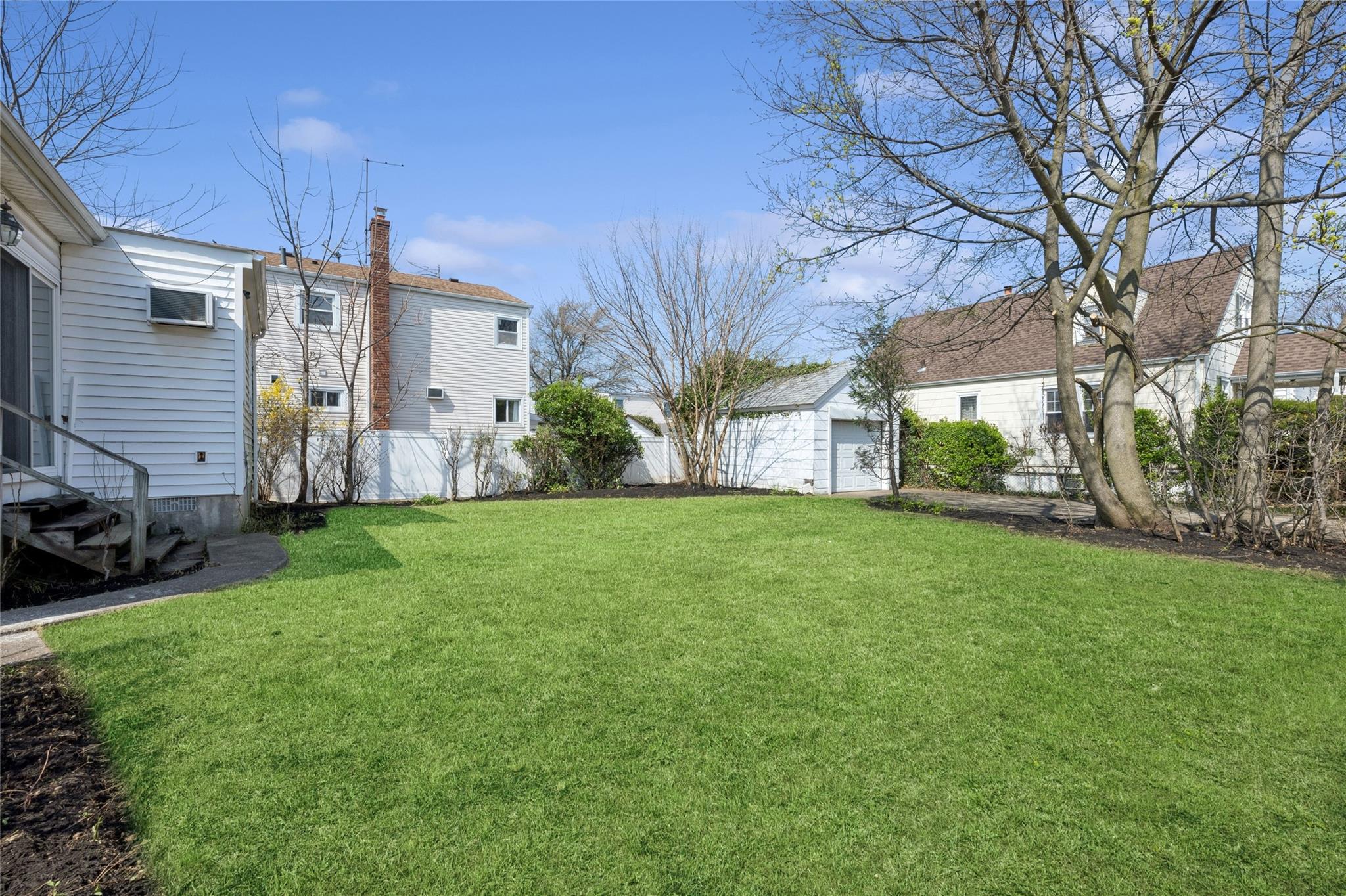 230 Roslyn Road, Mineola, New York image 22