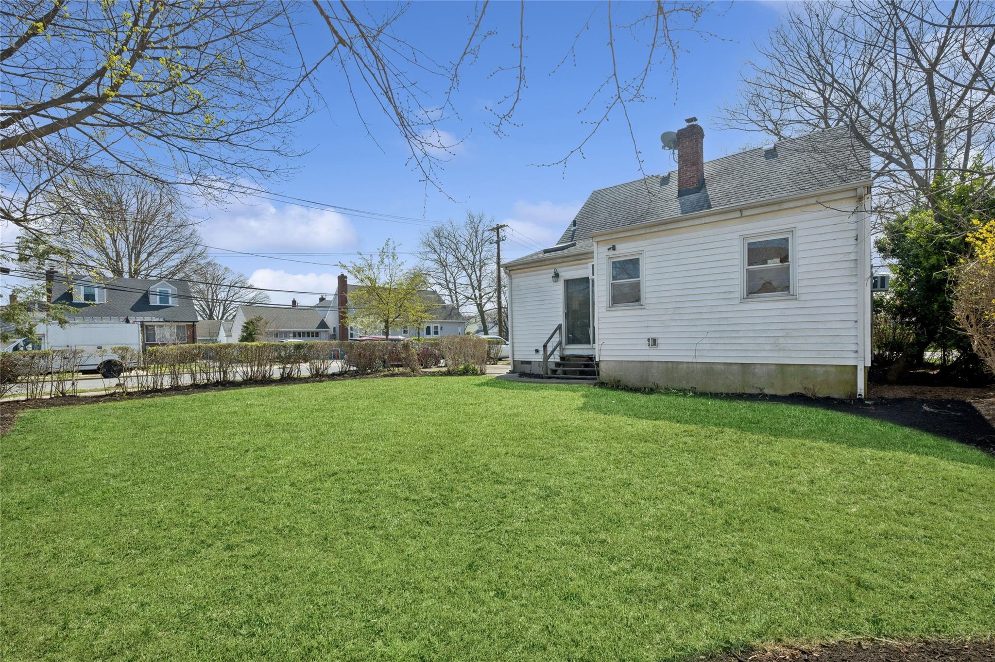 230 Roslyn Road, Mineola, New York image 25