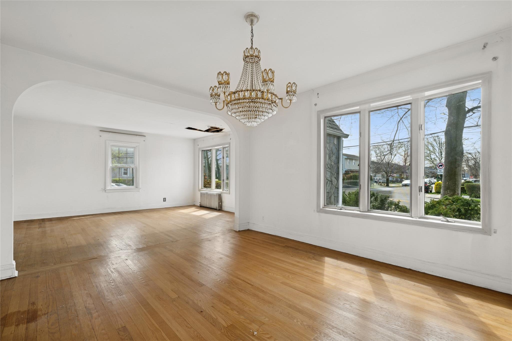 230 Roslyn Road, Mineola, New York image 7