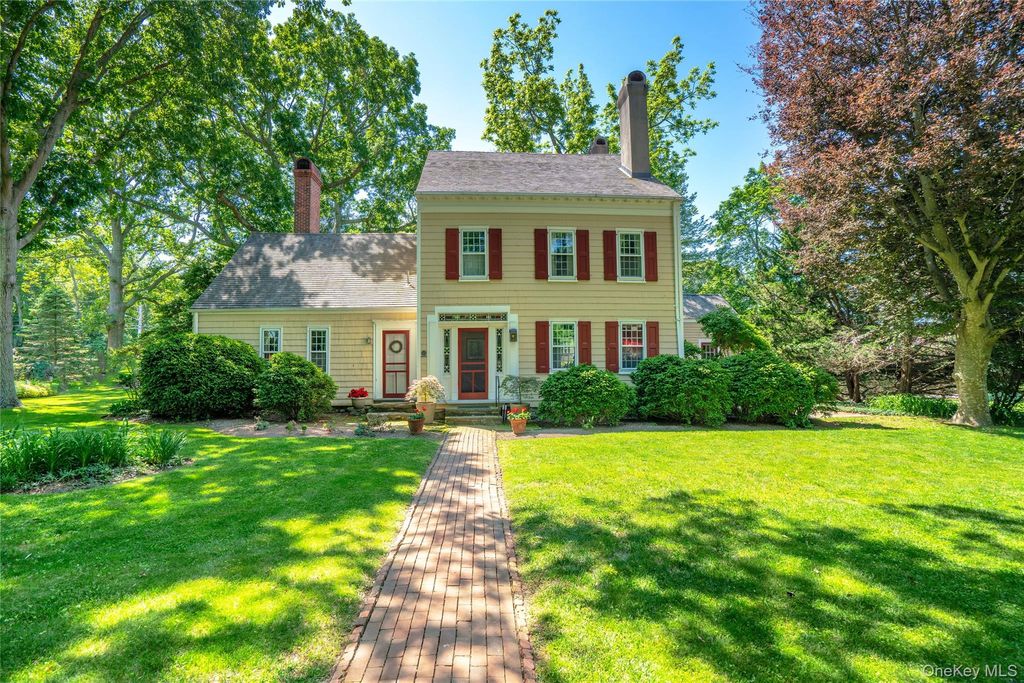 Photo of 750 Reeve Avenue, Mattituck, NY 11952 (MLS # 994409)