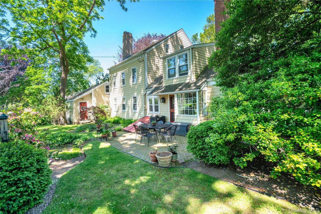 Photo of 750 Reeve Avenue, Mattituck, NY 11952 (MLS # 994409)