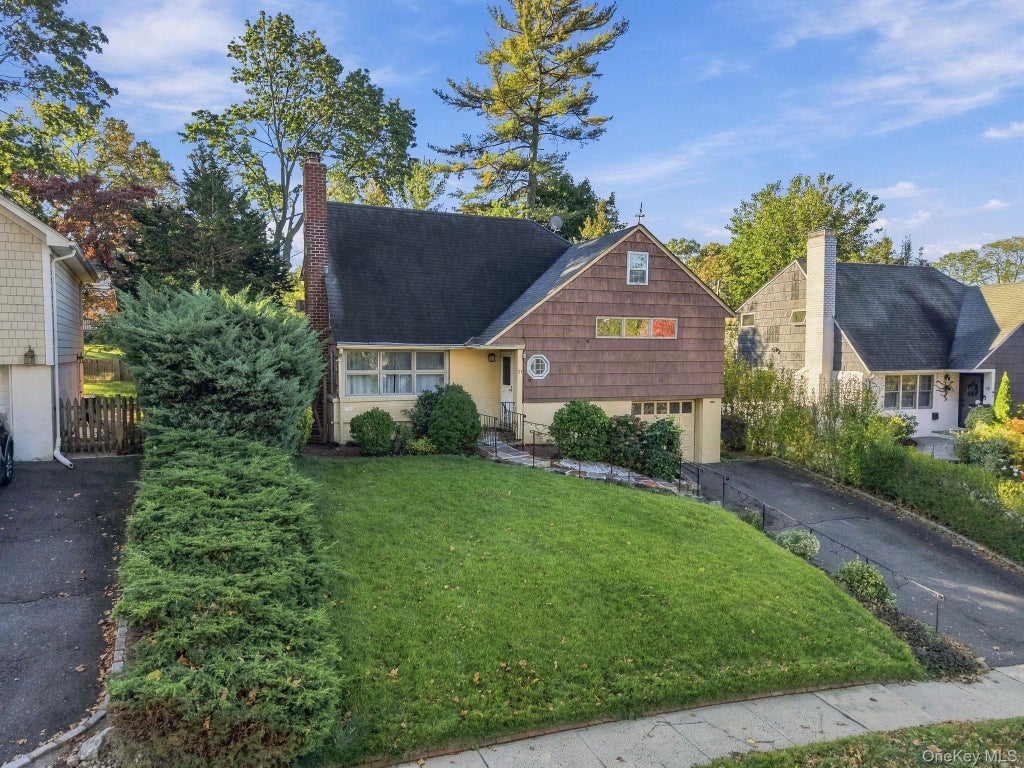 Photo of 21 Revere Road, Port Washington, NY 11050 (MLS # 1063540)