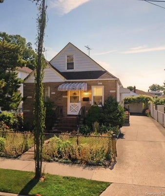 155 SEWANEE AVE, ELMONT, NY 11003 - Image e4d3a23c0235e1b56a5c06a33ec80e7f/482587563