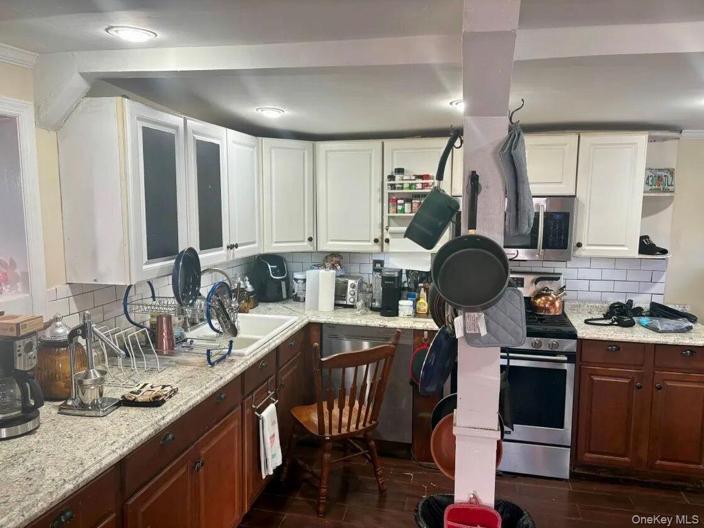 Photo of 11 Tell Avenue, Deer Park, NY 11729 (MLS # 943848)