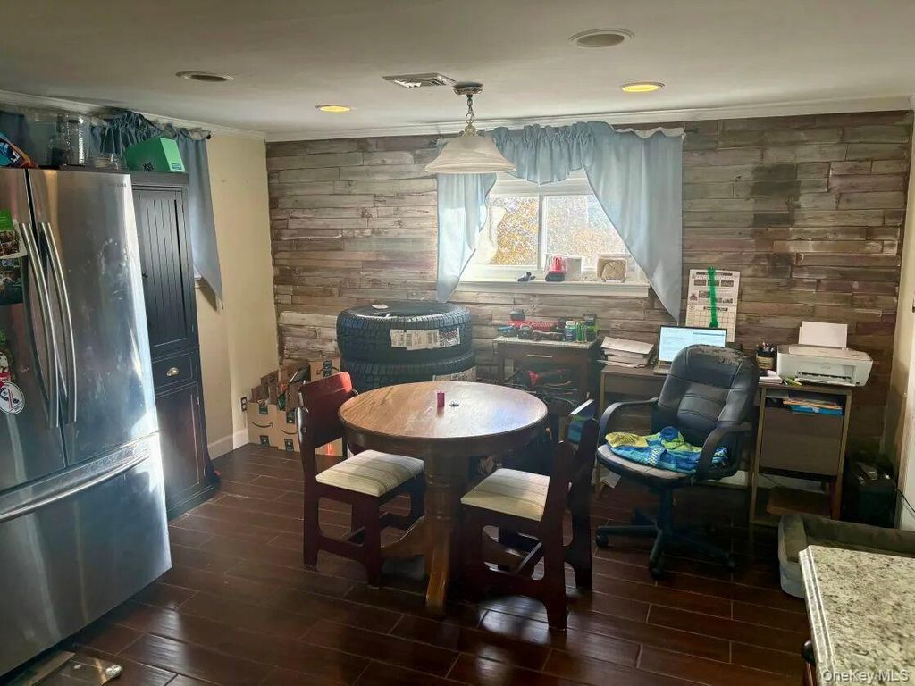 Photo of 11 Tell Avenue, Deer Park, NY 11729 (MLS # 943848)