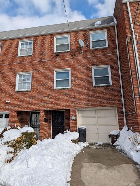 Photo of 428 Fernside Place #428, Far Rockaway, NY 11691 (MLS # 966011)