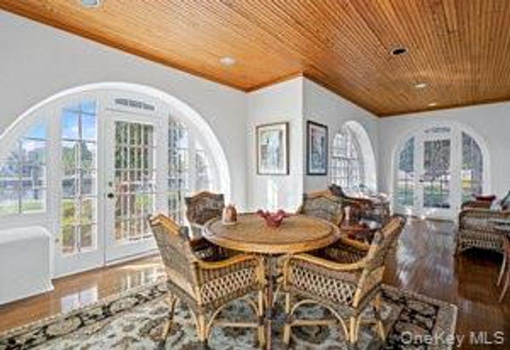 Photo of 68 E Bayberry Road, Islip, NY 11751 (MLS # 922392)