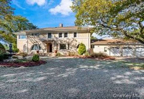 Homes For Sale - 68 E Bayberry Road<br/> Islip, NY 11751