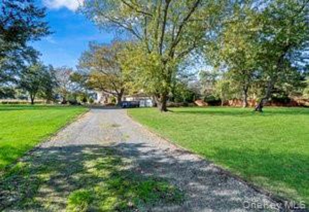 Photo of 68 E Bayberry Road, Islip, NY 11751 (MLS # 922392)