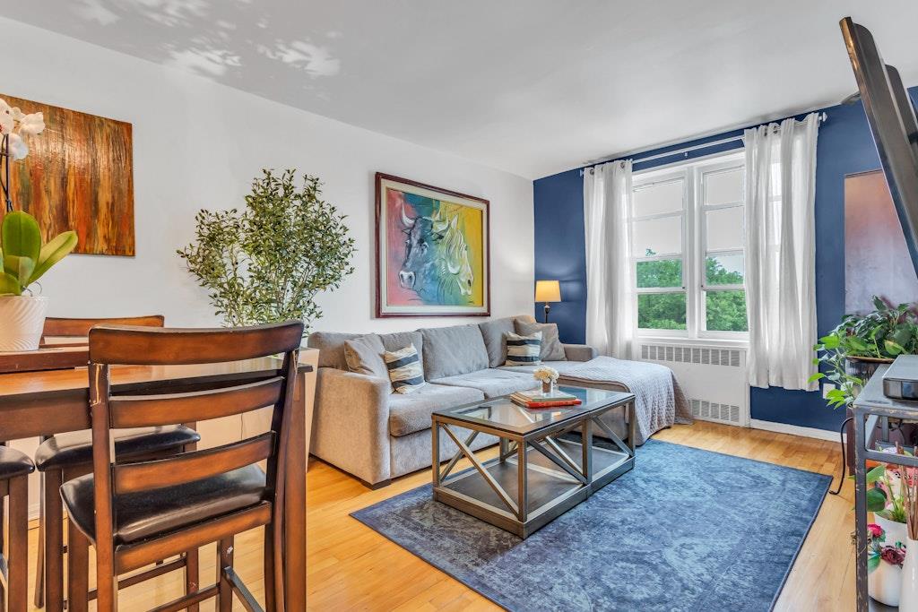 35th Avenue 5F, Jackson Heights, Queens, NY - 1 Bedrooms  
1 Bathrooms  
3 Rooms - 