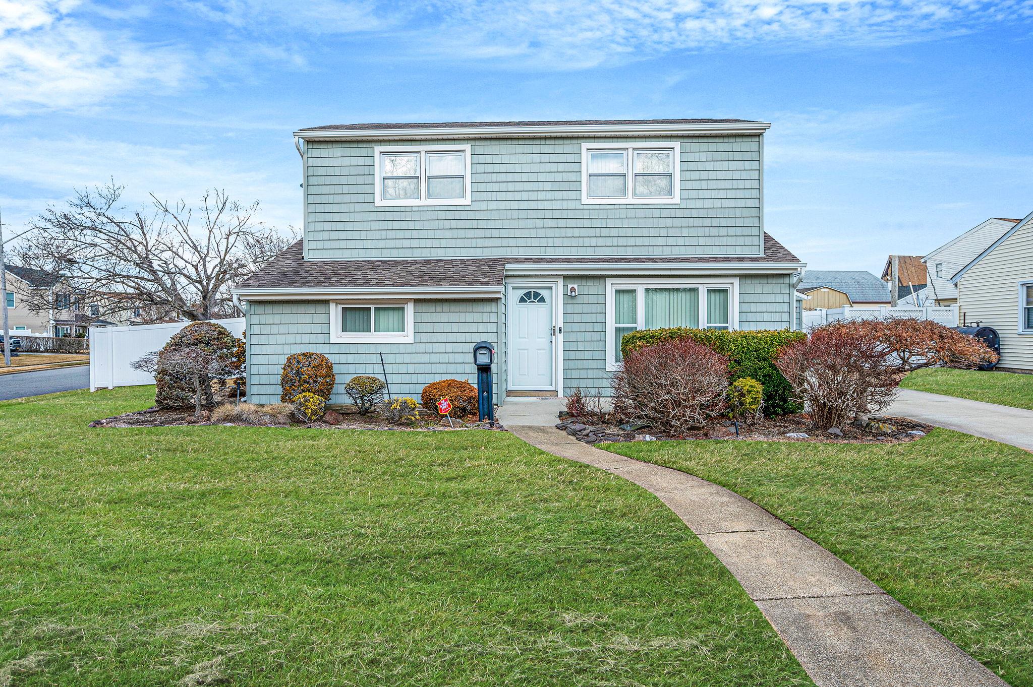 4162 Gloria Road, Bethpage, New York image 1