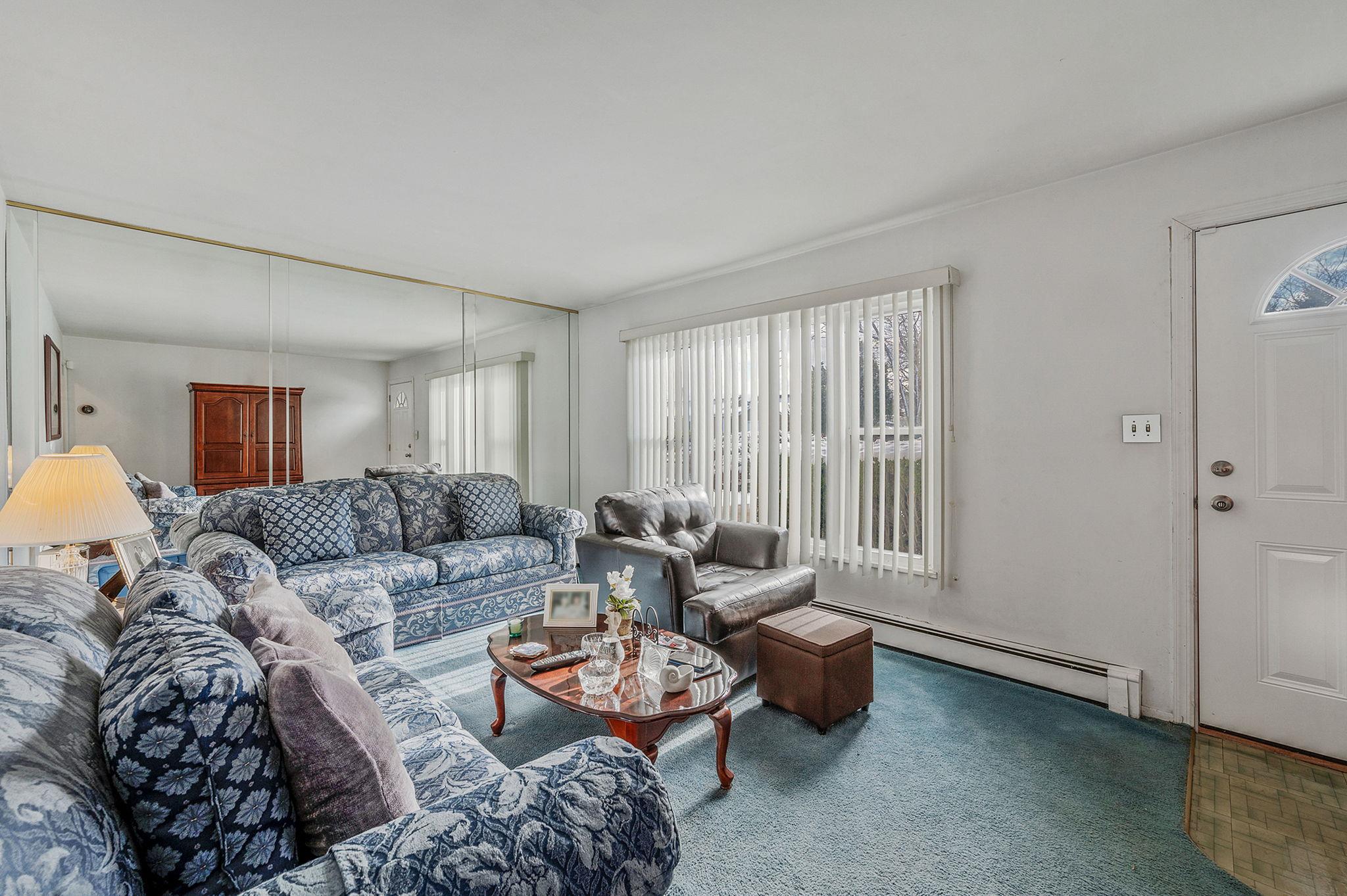 4162 Gloria Road, Bethpage, New York image 4
