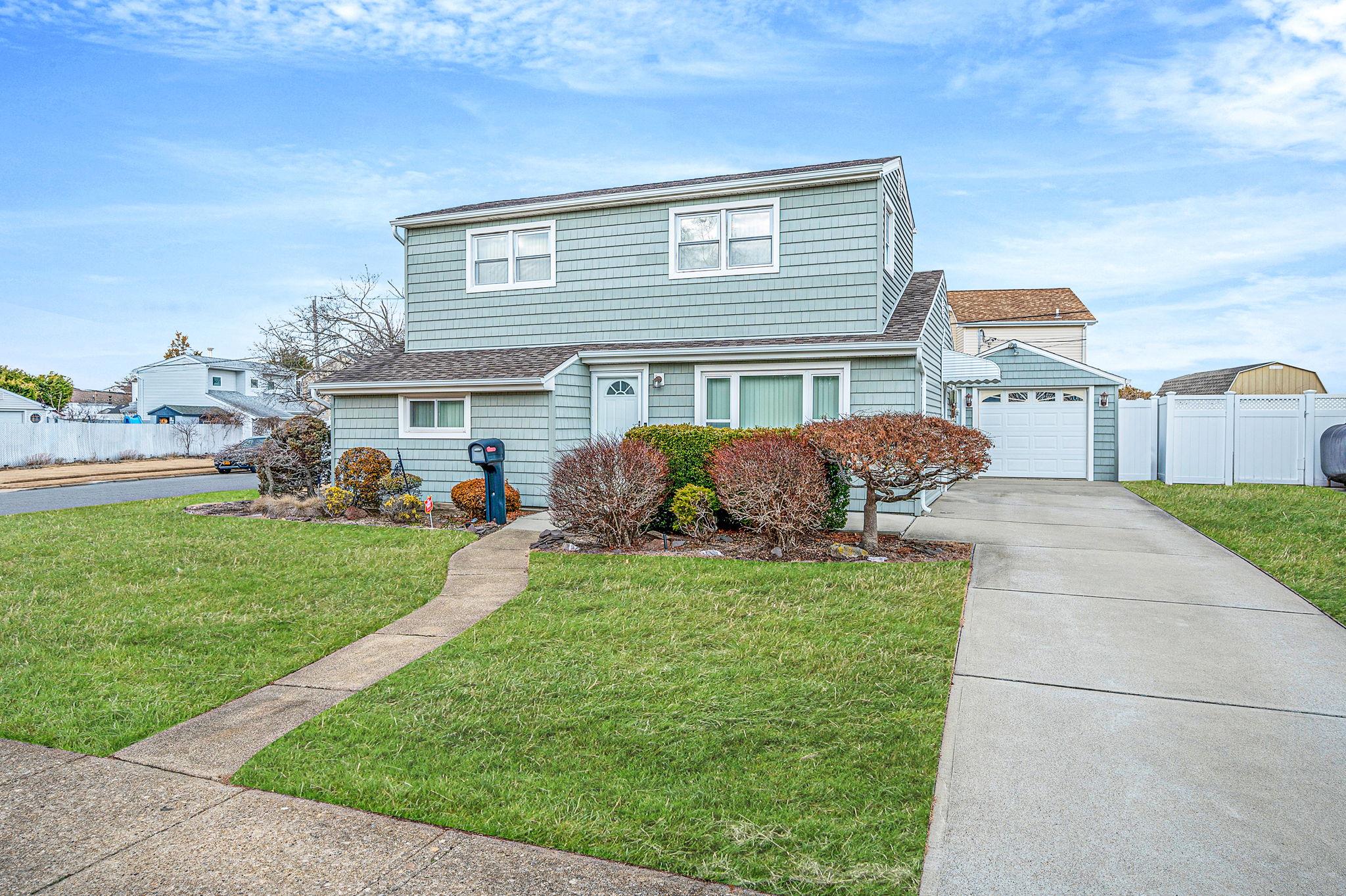 4162 Gloria Road, Bethpage, New York image 3