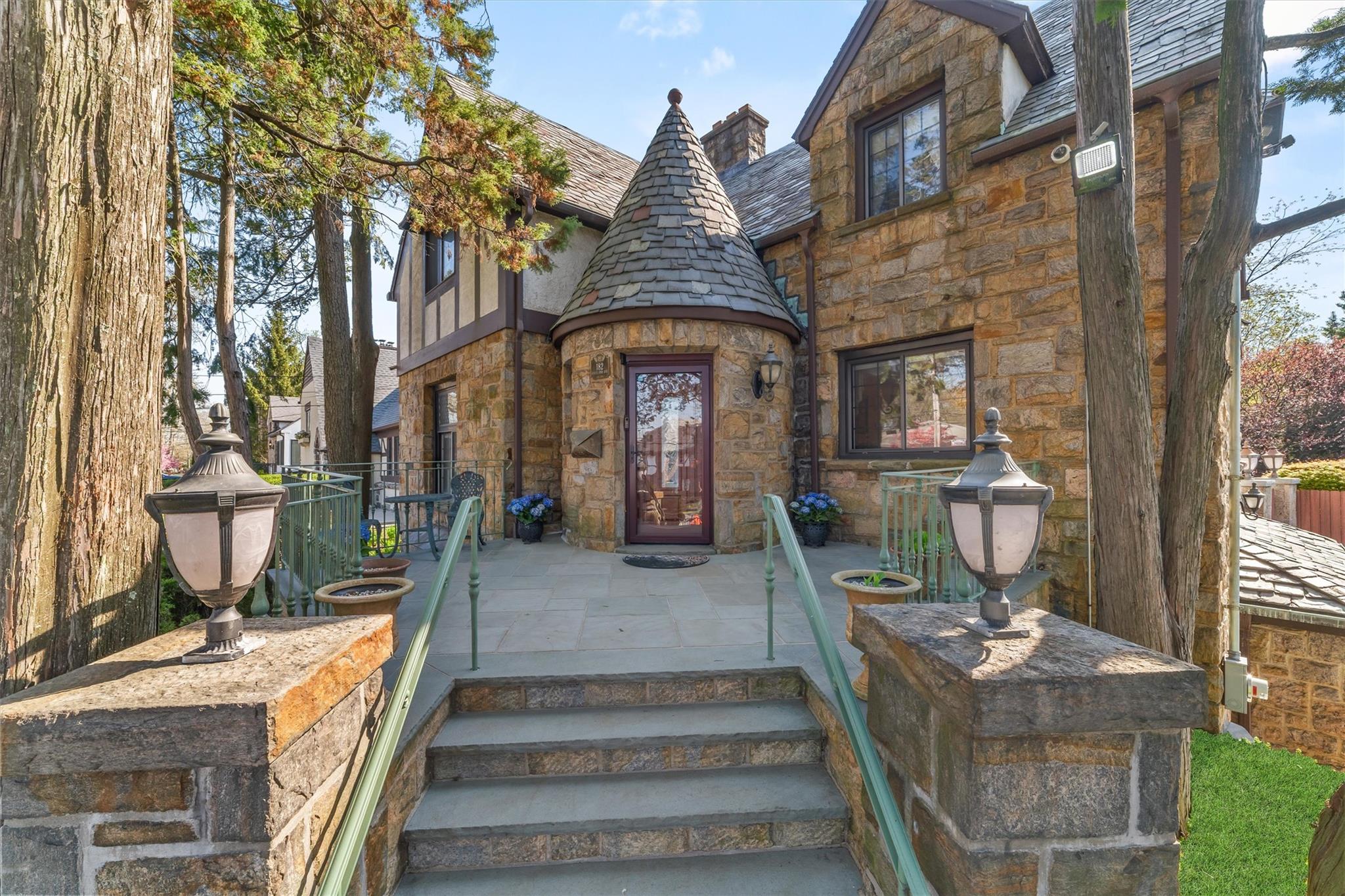 182 Kneeland Avenue, Yonkers, New York image 2