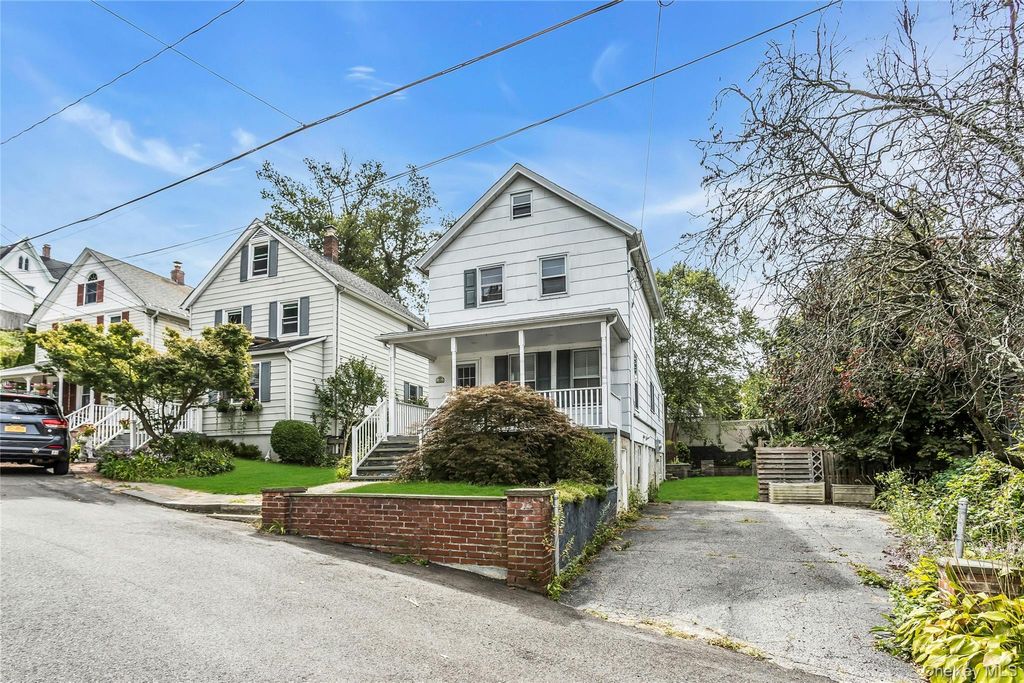 Photo of 46 Irving Place, Oyster Bay, NY 11771 (MLS # 980900)