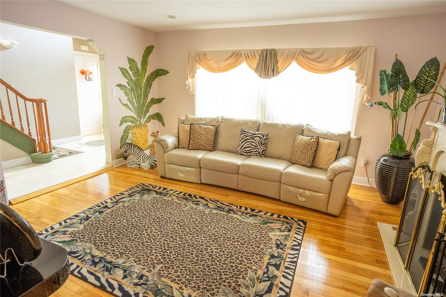 206 Wardwell Road, Mineola, New York image 25