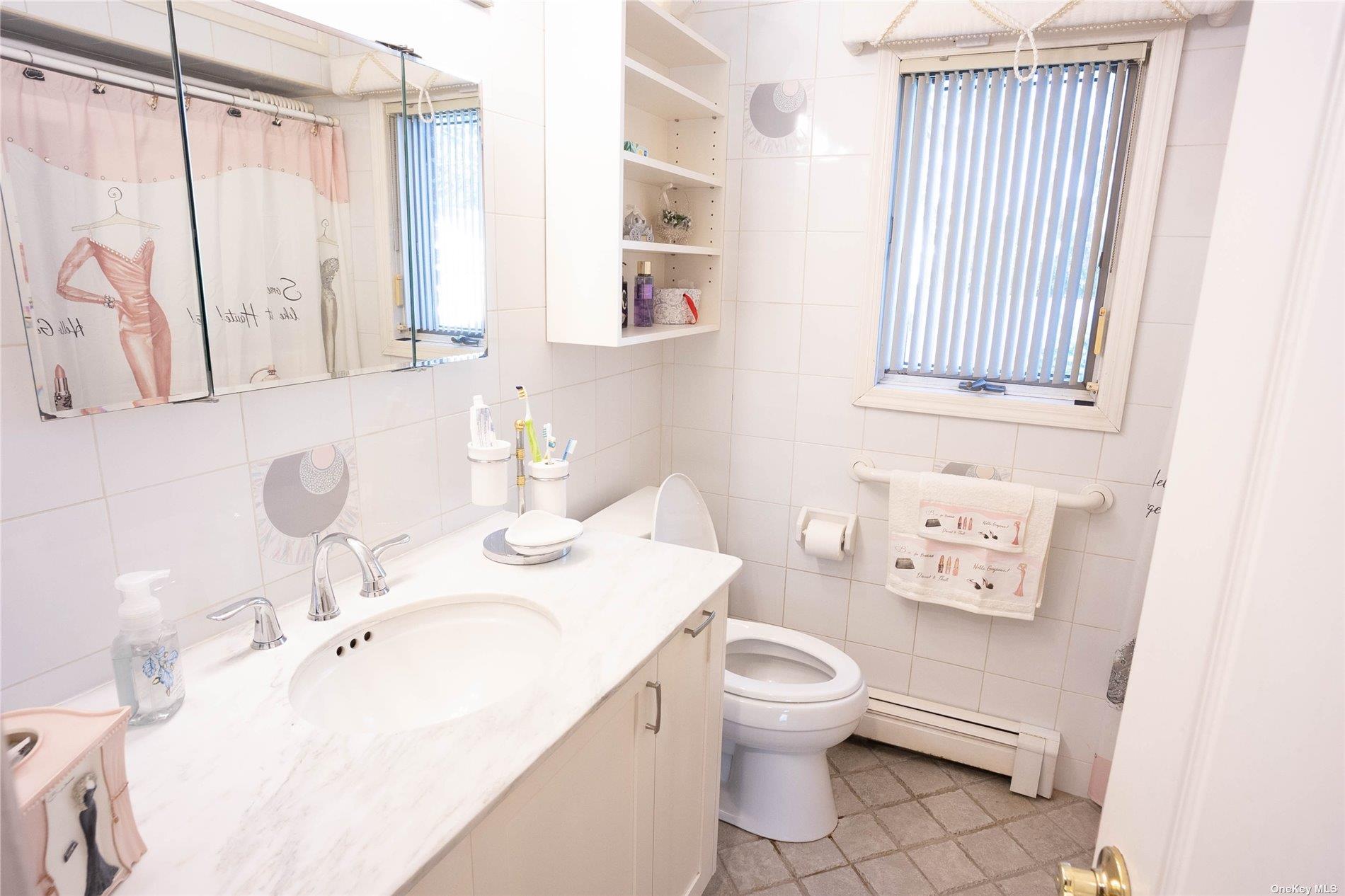 206 Wardwell Road, Mineola, New York image 3