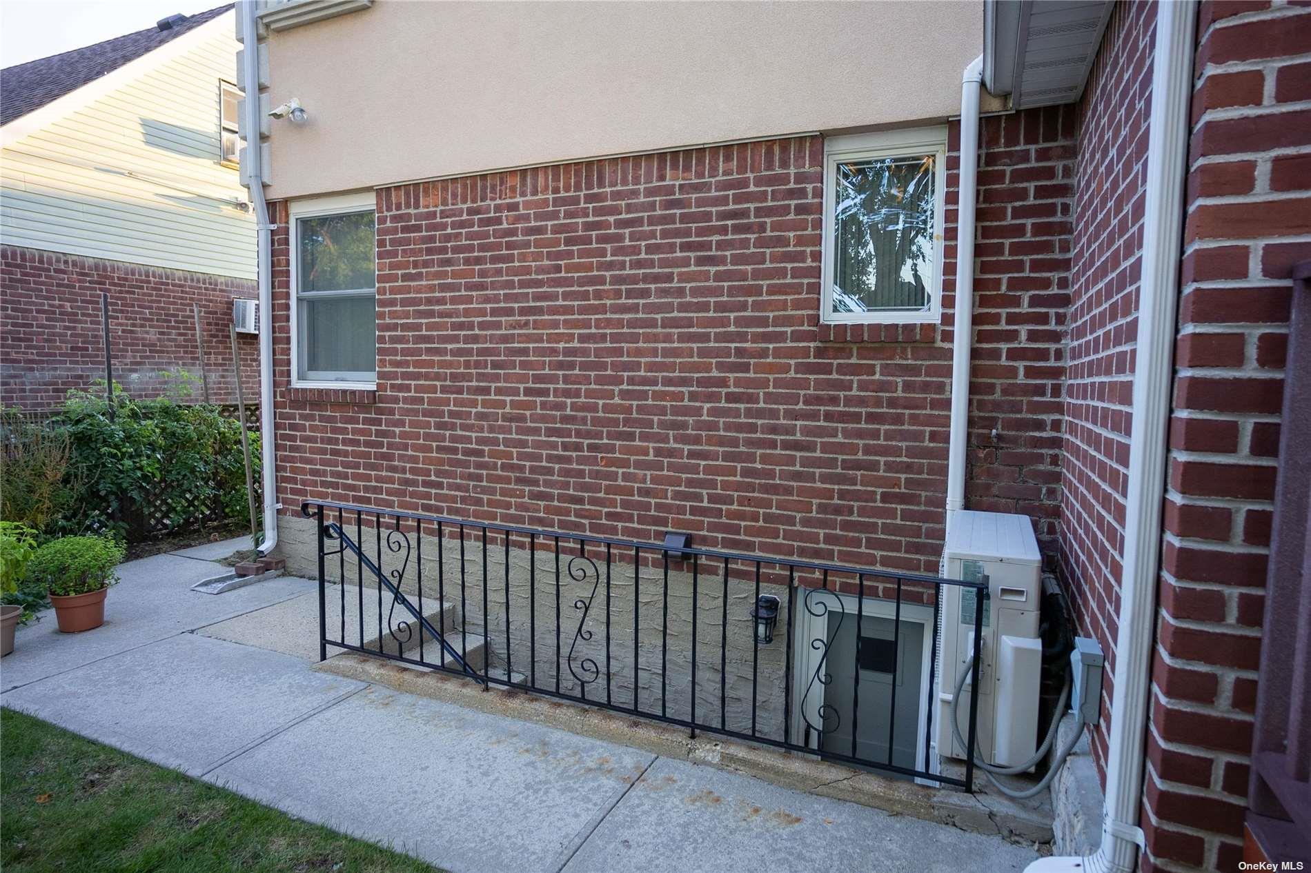 206 Wardwell Road, Mineola, New York image 30