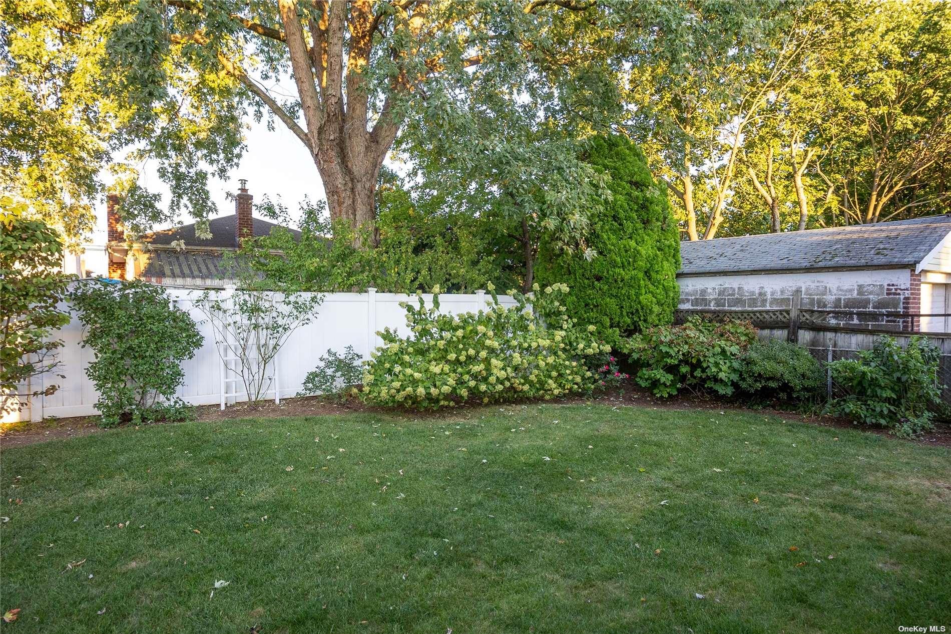 206 Wardwell Road, Mineola, New York image 31