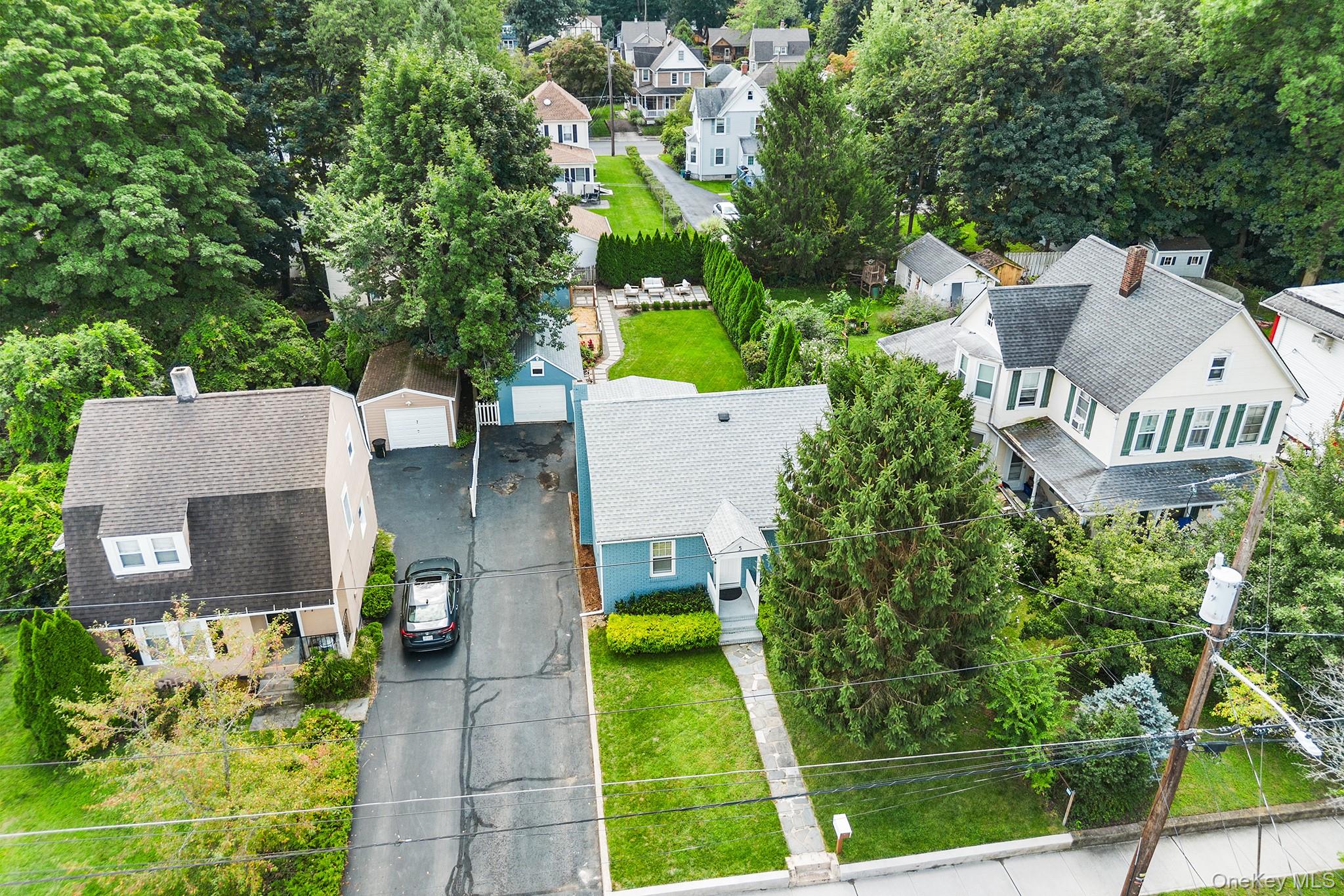 5 W Maple Avenue