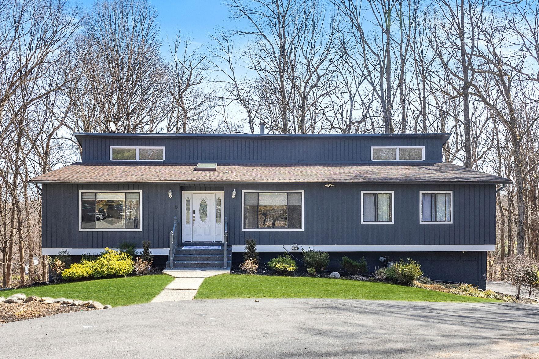 5 Catalina Court, Suffern, New York image 1